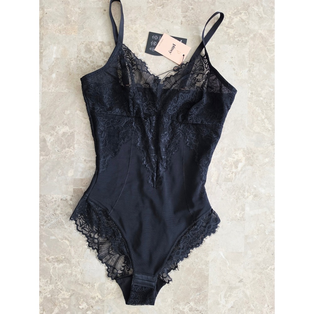 Pinsy Smoothing Lace Shapesuit Black Bodysuit Medium Light‎ Medium Shaping NEW